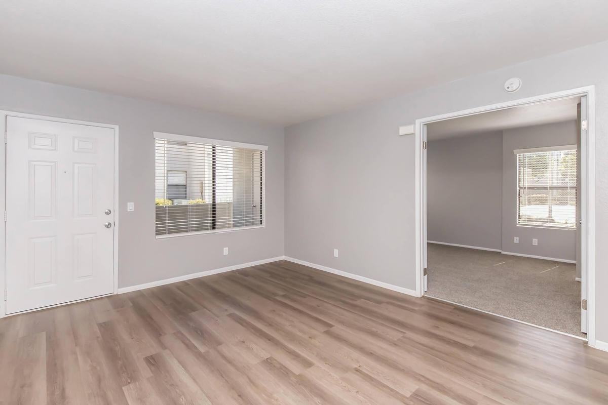 3800 W Devonshire Ave - Photo 4 of 50