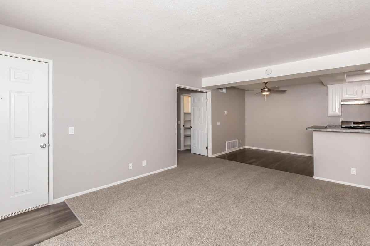 3800 W Devonshire Ave - Photo 6 of 50