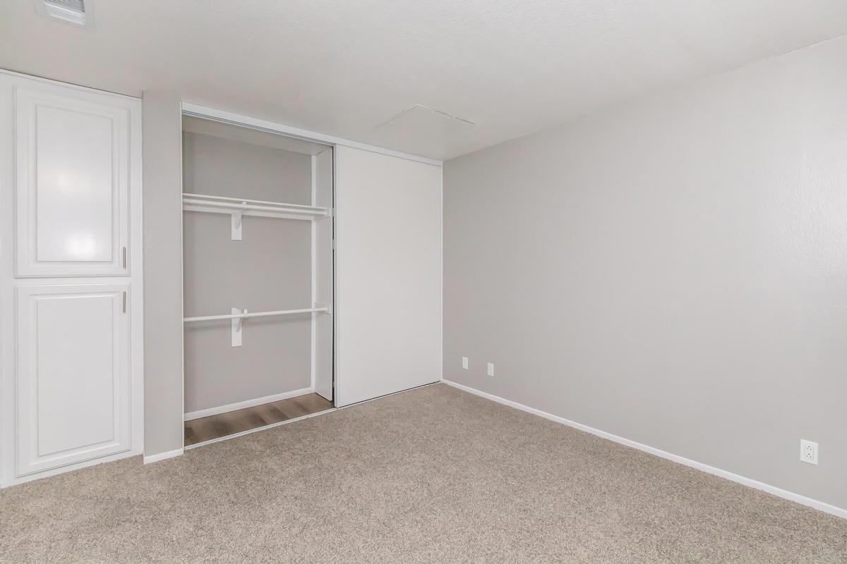 3800 W Devonshire Ave - Photo 3 of 50