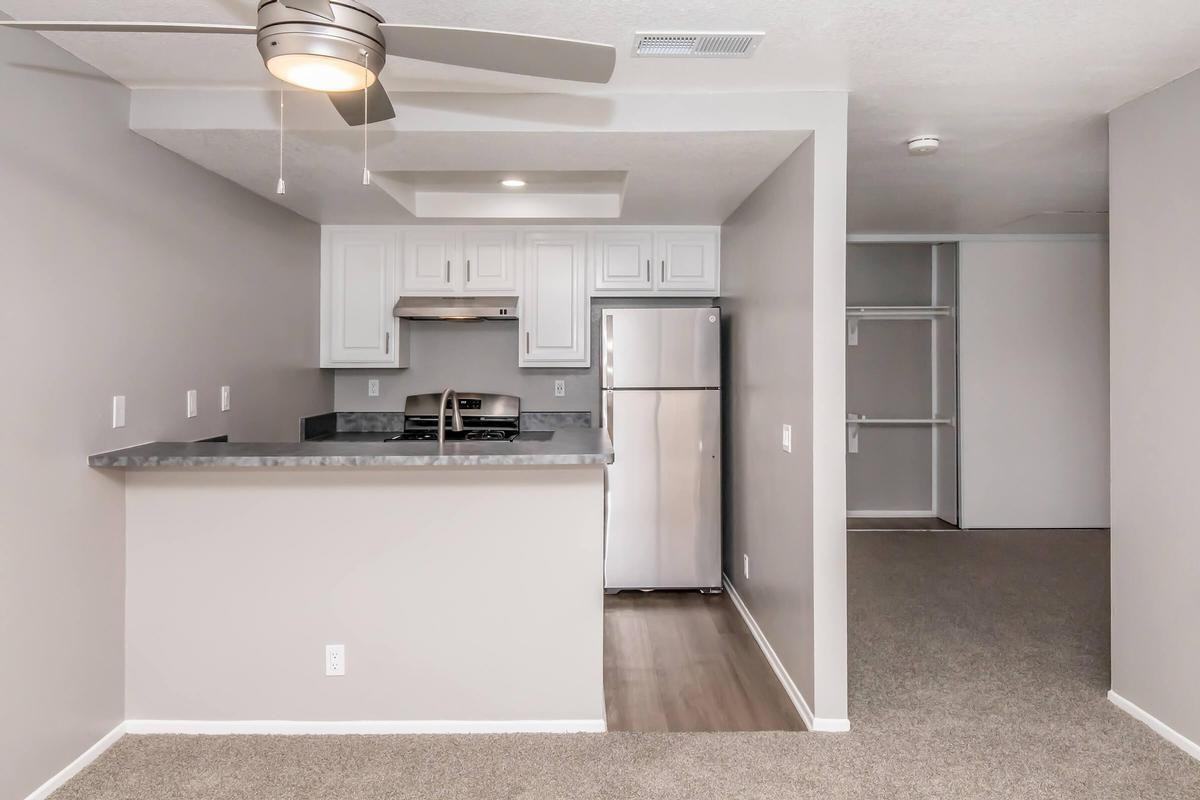 3800 W Devonshire Ave - Photo 7 of 50