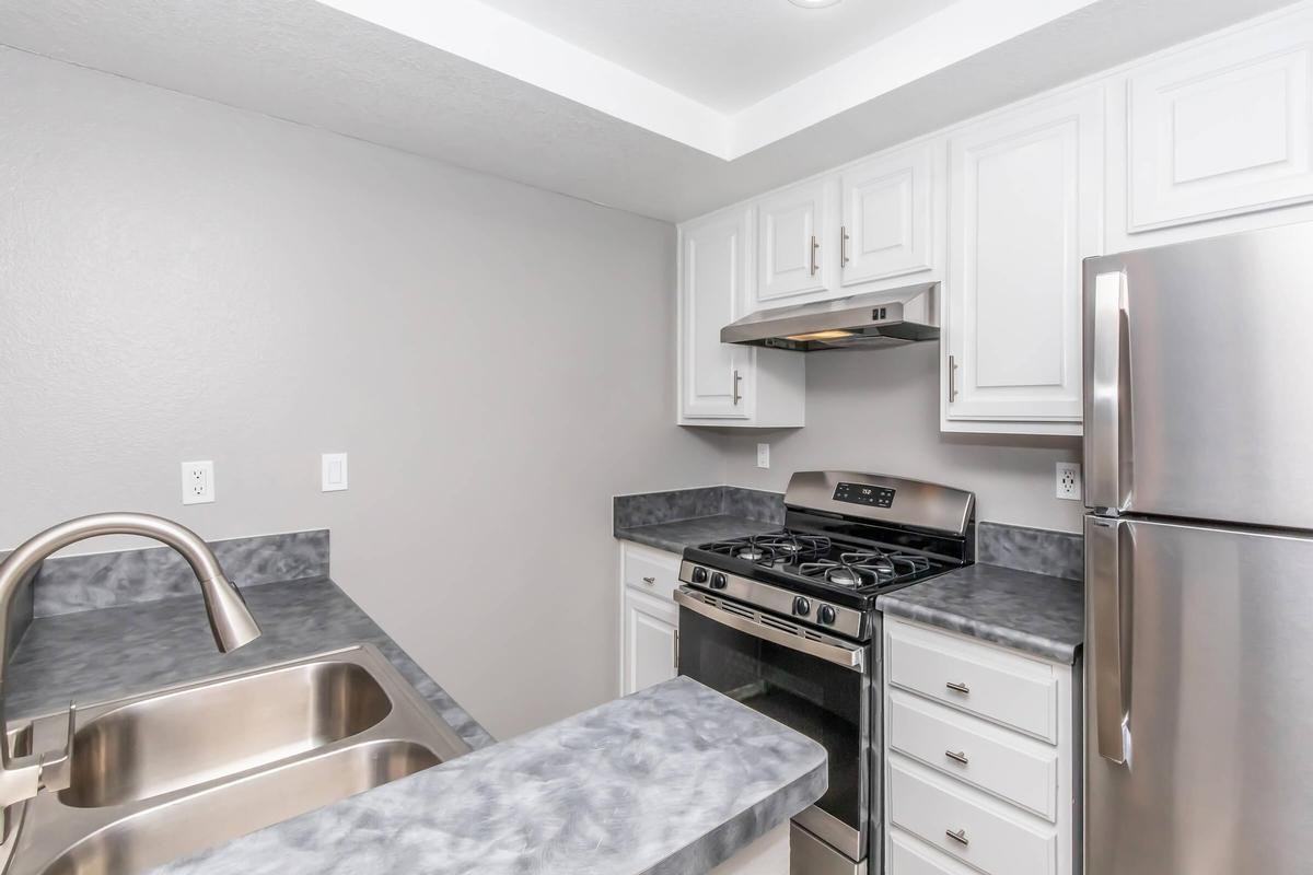 3800 W Devonshire Ave - Photo 5 of 50