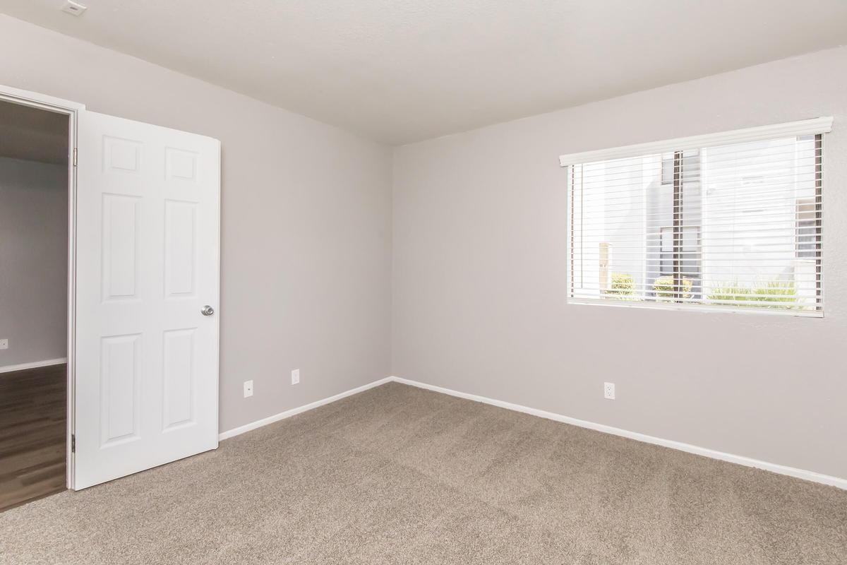 3800 W Devonshire Ave - Photo 4 of 50
