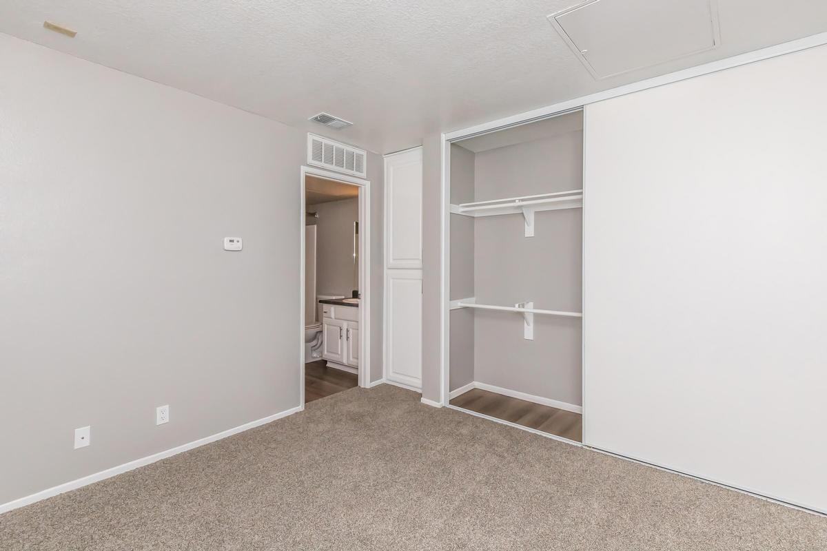 3800 W Devonshire Ave - Photo 7 of 50