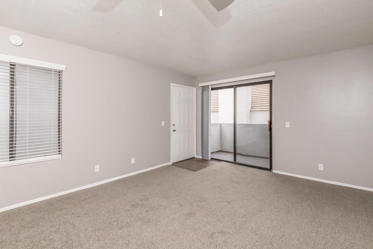 3800 W Devonshire Ave - Photo 3 of 50