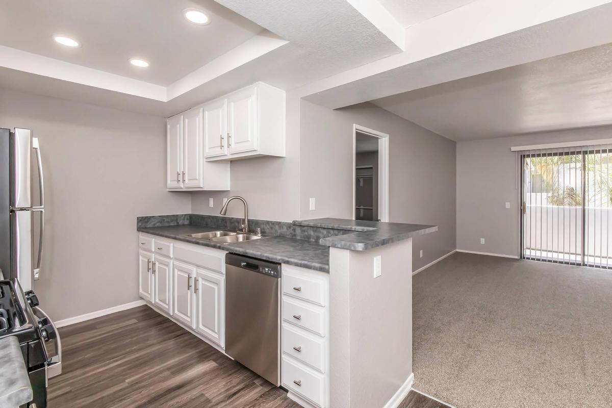 3800 W Devonshire Ave - Photo 4 of 50