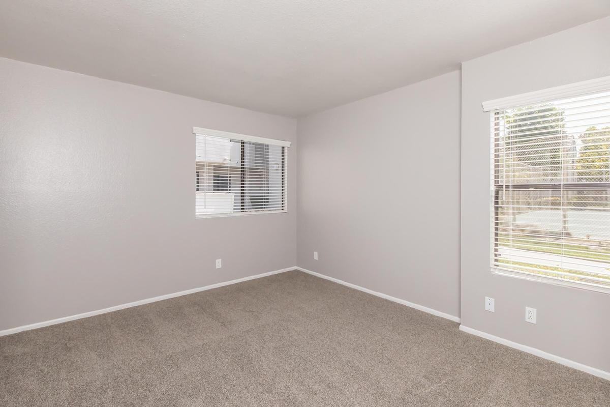 3800 W Devonshire Ave - Photo 3 of 50