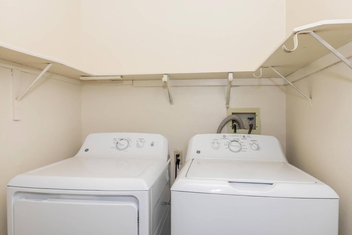 3800 W Devonshire Ave - Photo 4 of 50