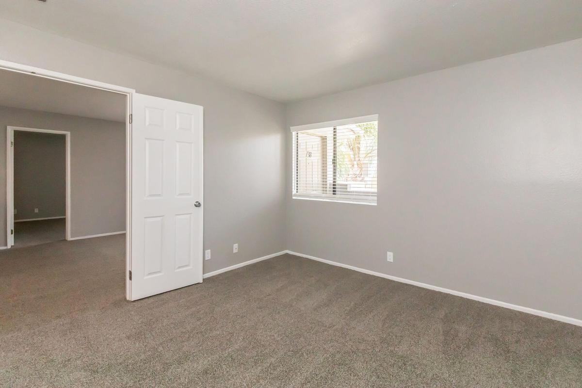 3800 W Devonshire Ave - Photo 3 of 50