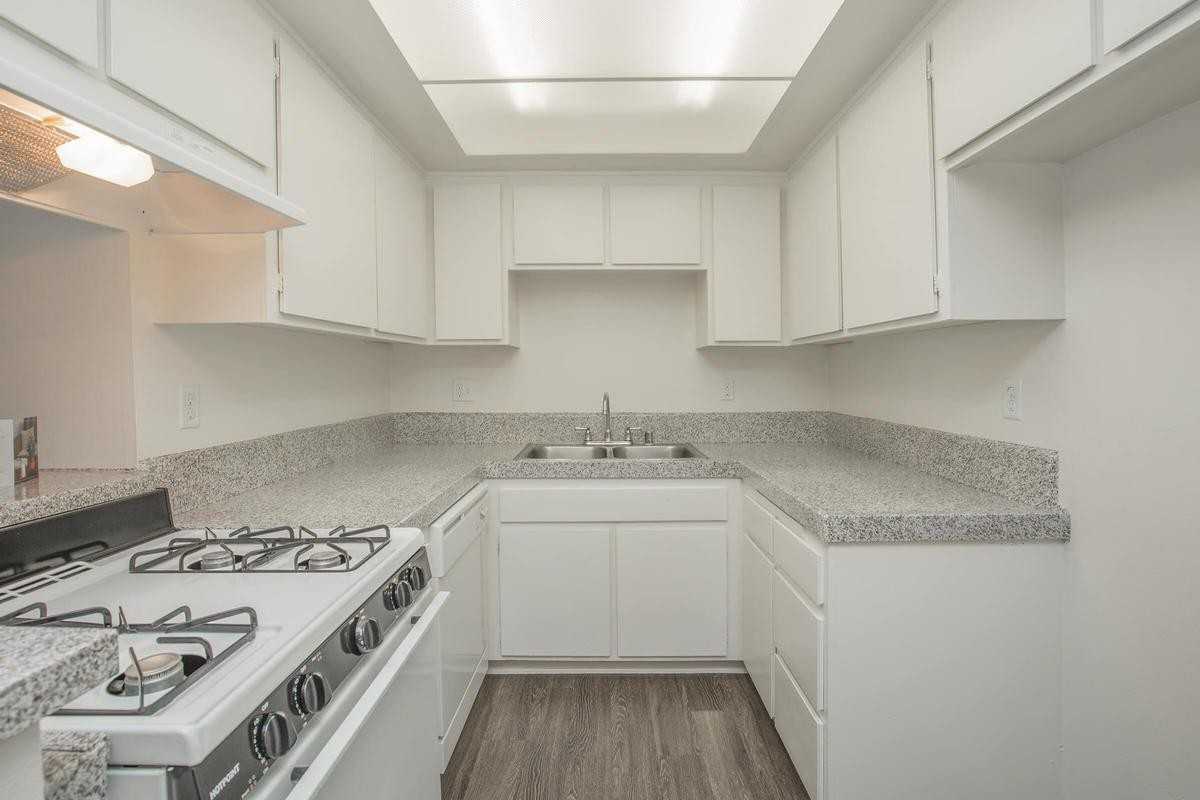 3300 Quartz Ln - Photo 3 of 14