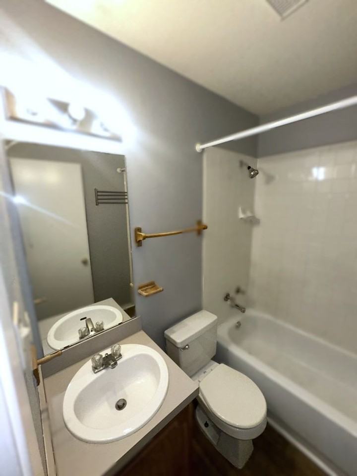 1105 Leslie Cir #C - Photo 6 of 8