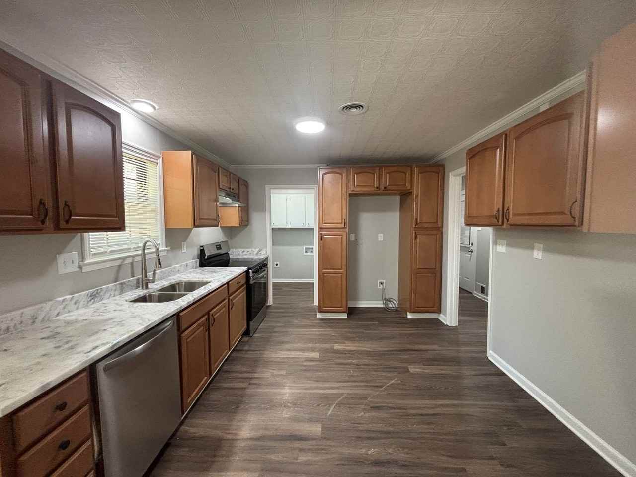 8280 Chippingham Dr - Photo 7 of 21