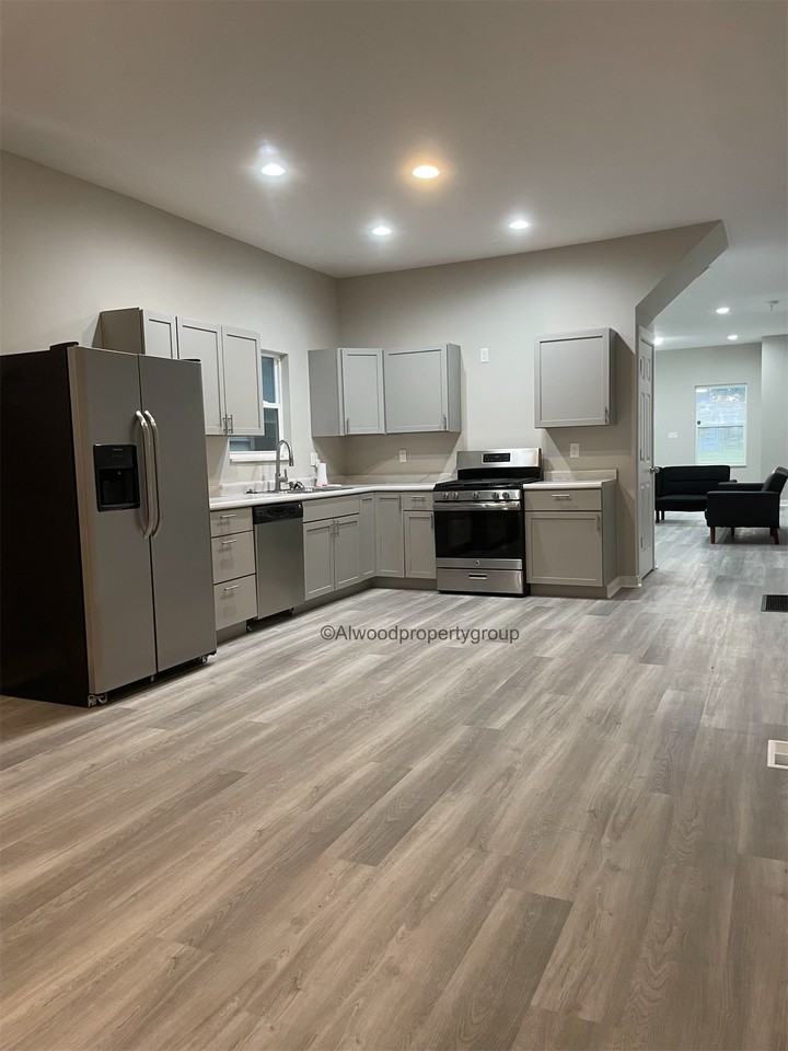 1021 S State Ave #1 - Photo 3 of 11