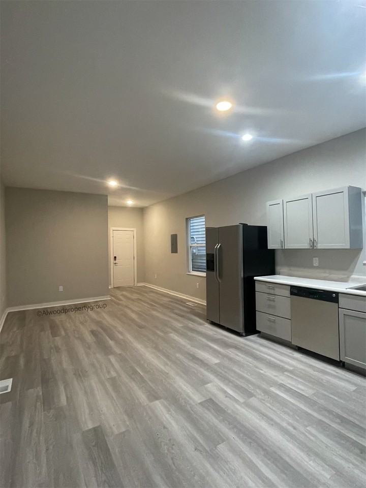 1021 S State Ave #1 - Photo 4 of 11