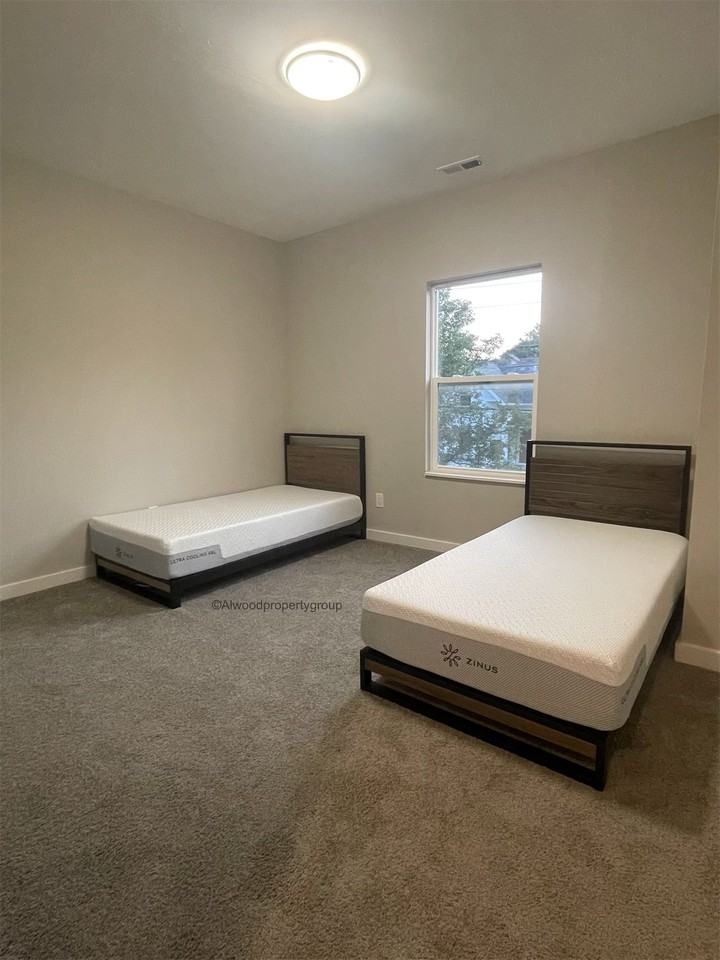 1021 S State Ave #1 - Photo 6 of 11