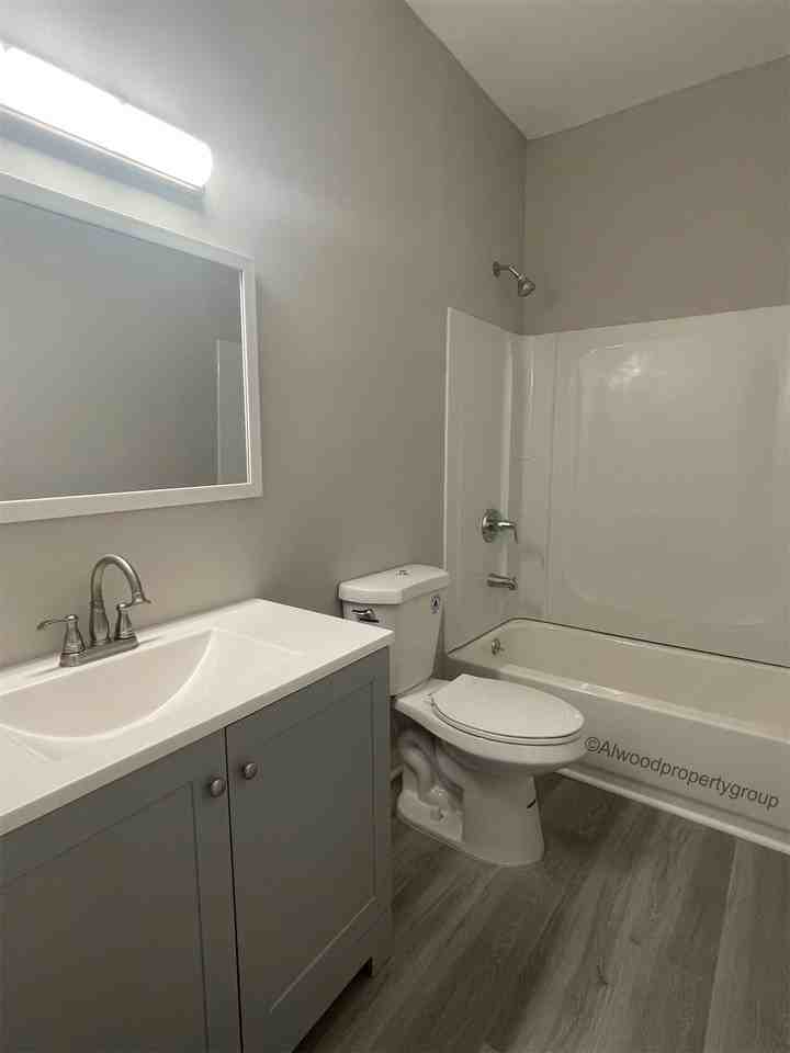 1021 S State Ave #1 - Photo 7 of 11