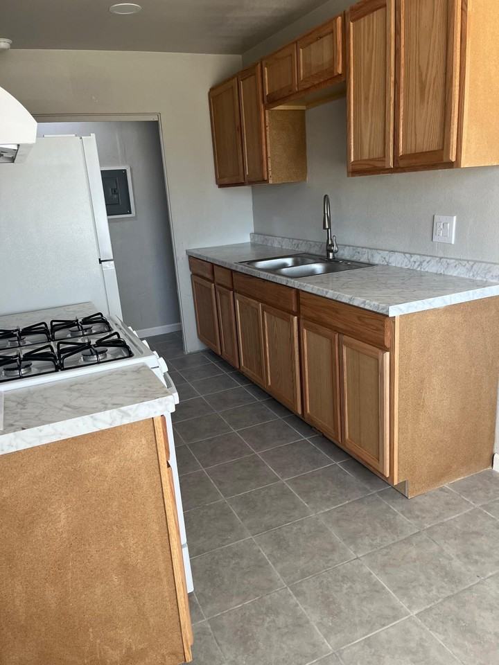 109 G St #4 - Photo 3 of 8