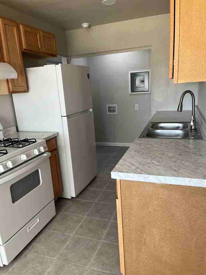 109 G St #4 - Photo 4 of 8