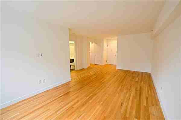 101 W 15th St - Photo 2 of 6