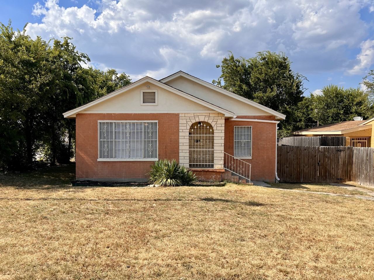 5638 Curzon Ave #1 - Photo 3 of 31