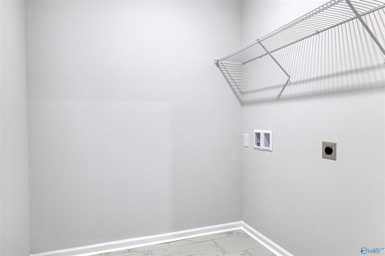 319 Allene Way - Photo 4 of 18