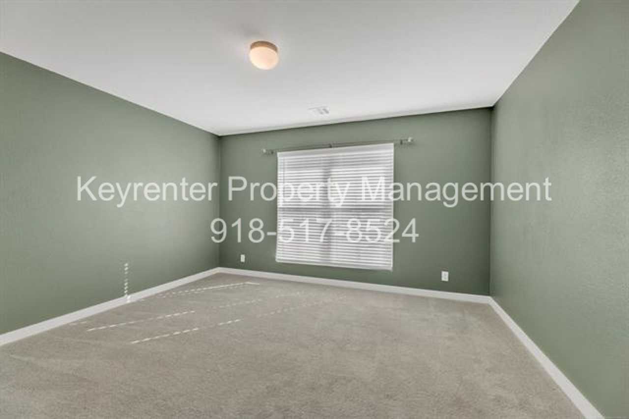 7104 S Kalanchoe Ave - Photo 5 of 38