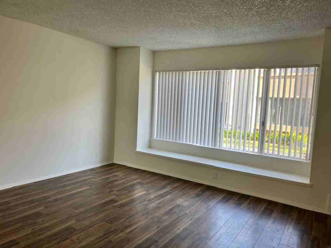 1347 Iguana Cir - Photo 4 of 14