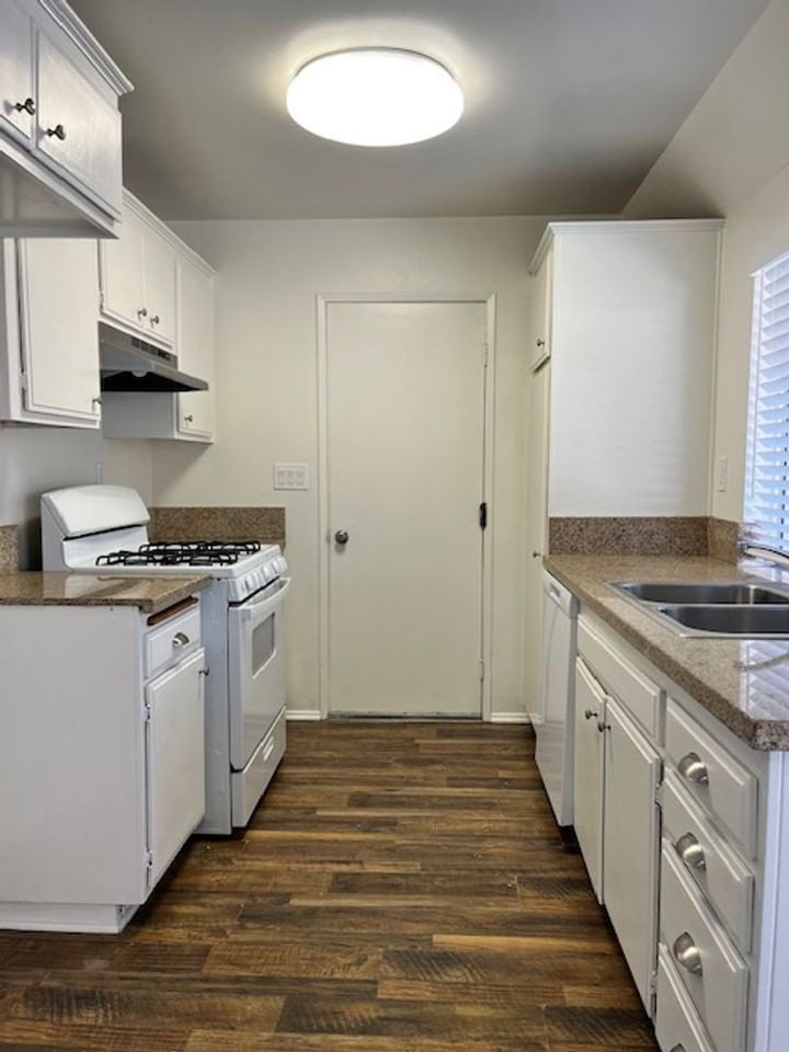 1347 Iguana Cir - Photo 6 of 14