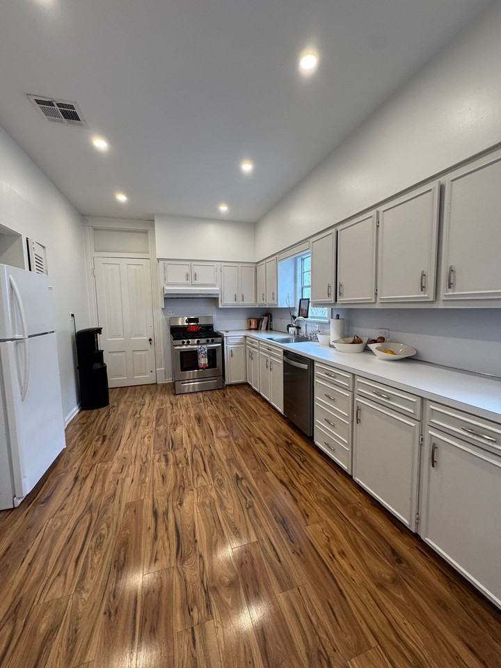 1660 Dufossat St - Photo 6 of 43