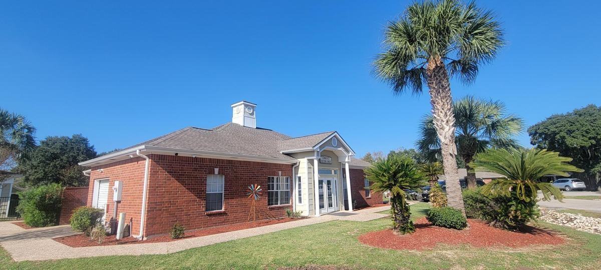 300 Silverleaf Rd - Photo 2 of 5