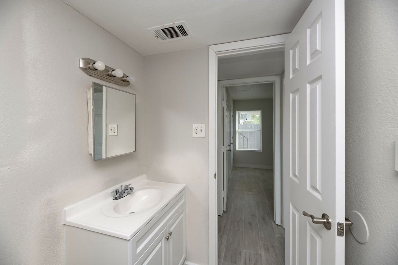 Country Living Apartments - Photo 5 of 32