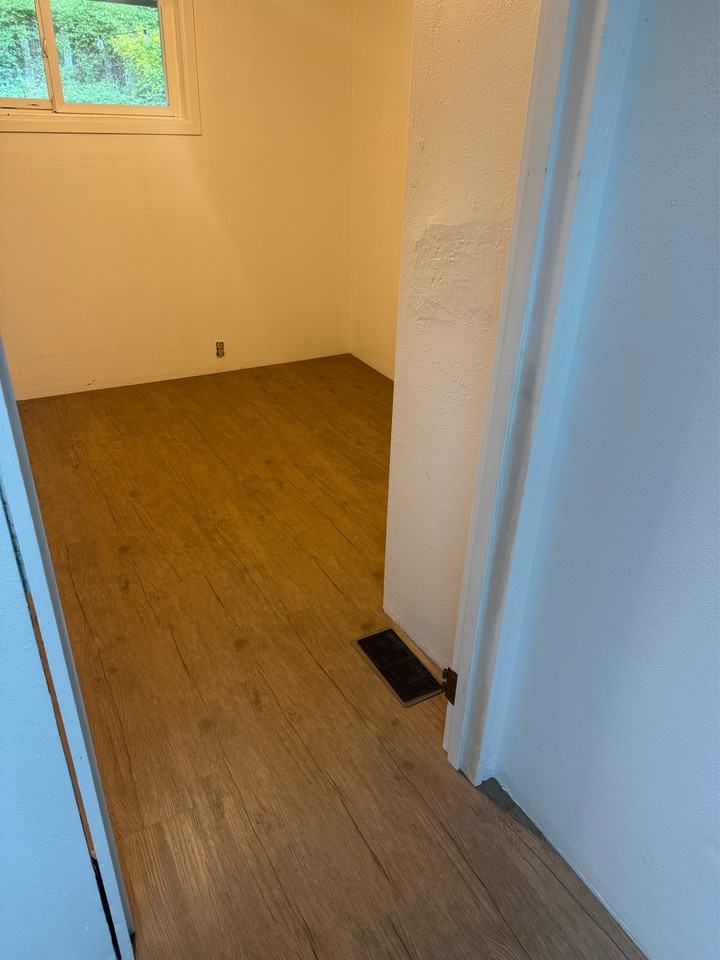 8524 Se 28th Ave #1 - Photo 3 of 4