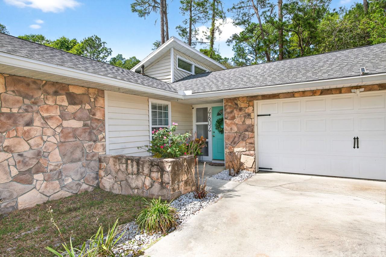 4604 Nw 44th Pl #1 - Photo 3 of 34