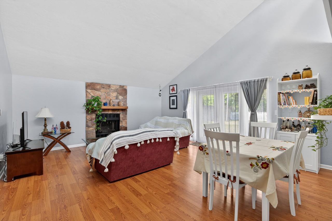 4604 Nw 44th Pl #1 - Photo 7 of 34