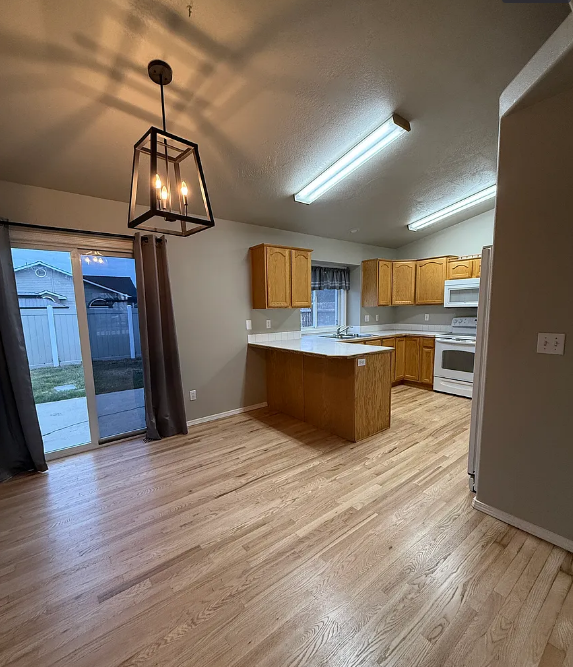 2901 N Valam Ave - Photo 3 of 7