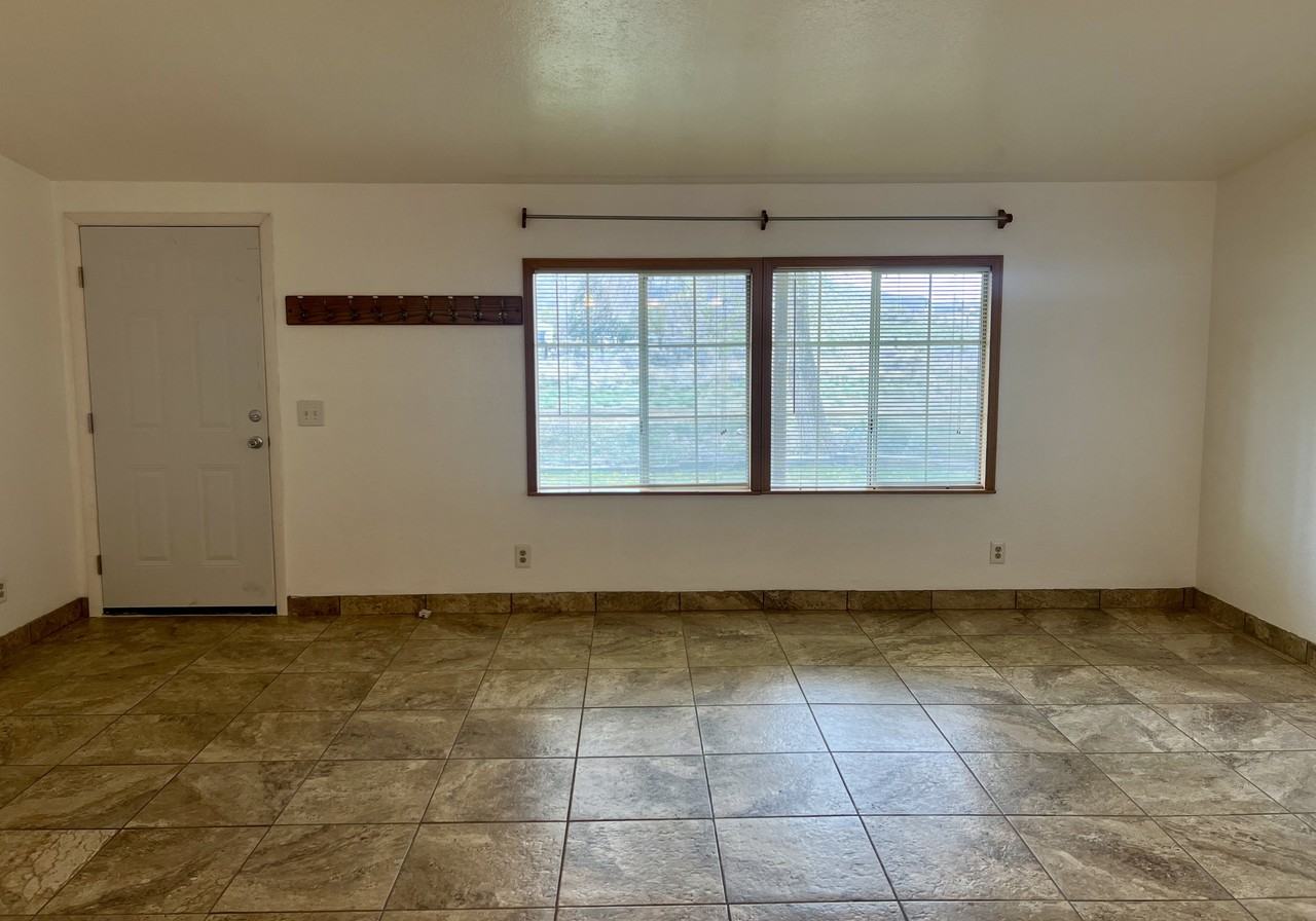 5296 Comanche Ave - Photo 6 of 35