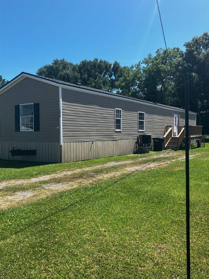 1626 Bradley Ln - Photo 3 of 22