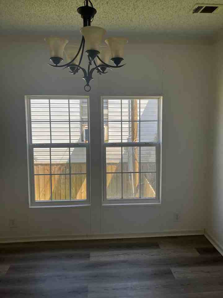 1626 Bradley Ln - Photo 6 of 22