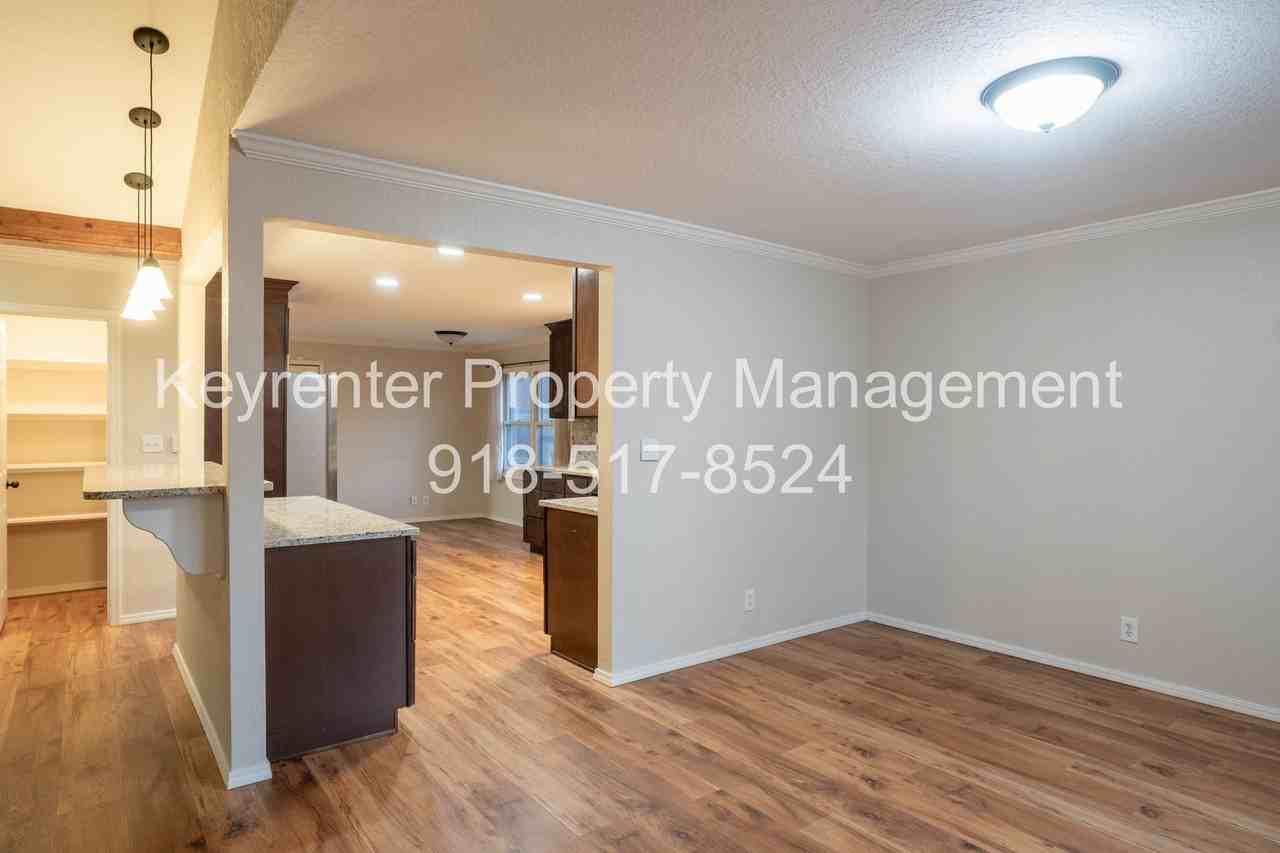 7304 E 61st Pl - Photo 6 of 27