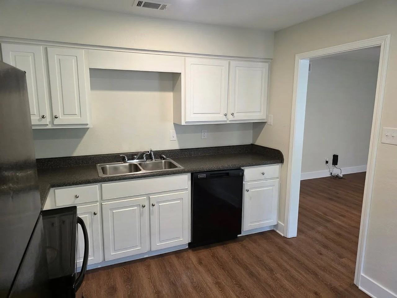 806 Park Ln #806 - Photo 2 of 16