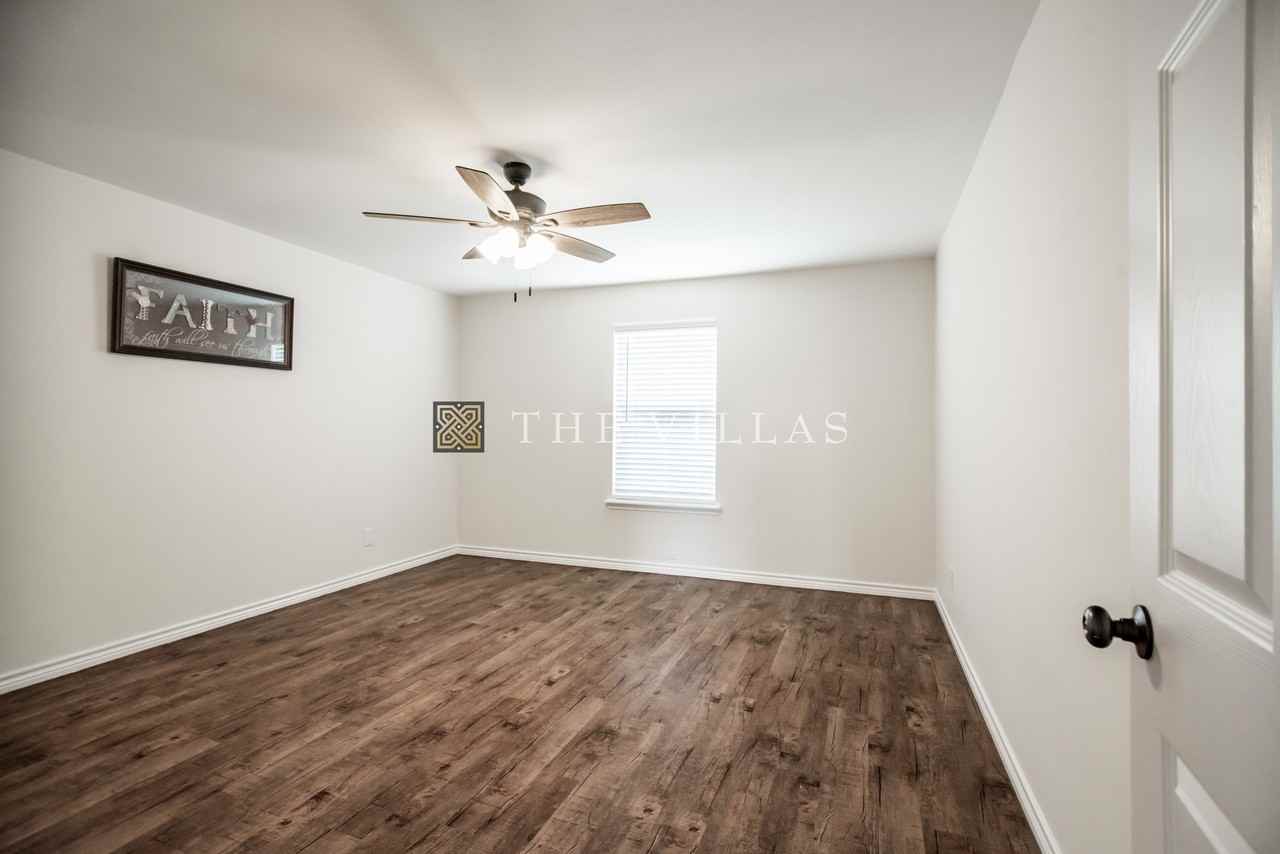 313 Costa Del Oro St - Photo 7 of 14