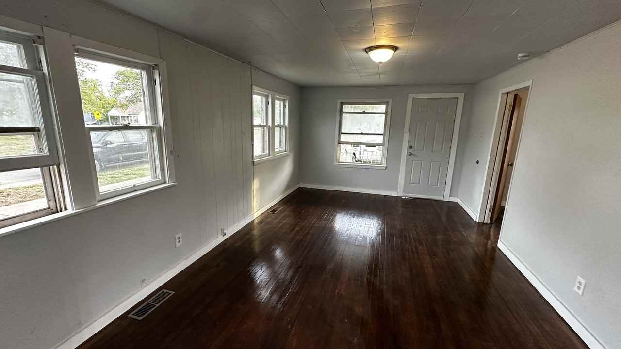 1201 E 8th Ave #1 - Photo 2 of 10