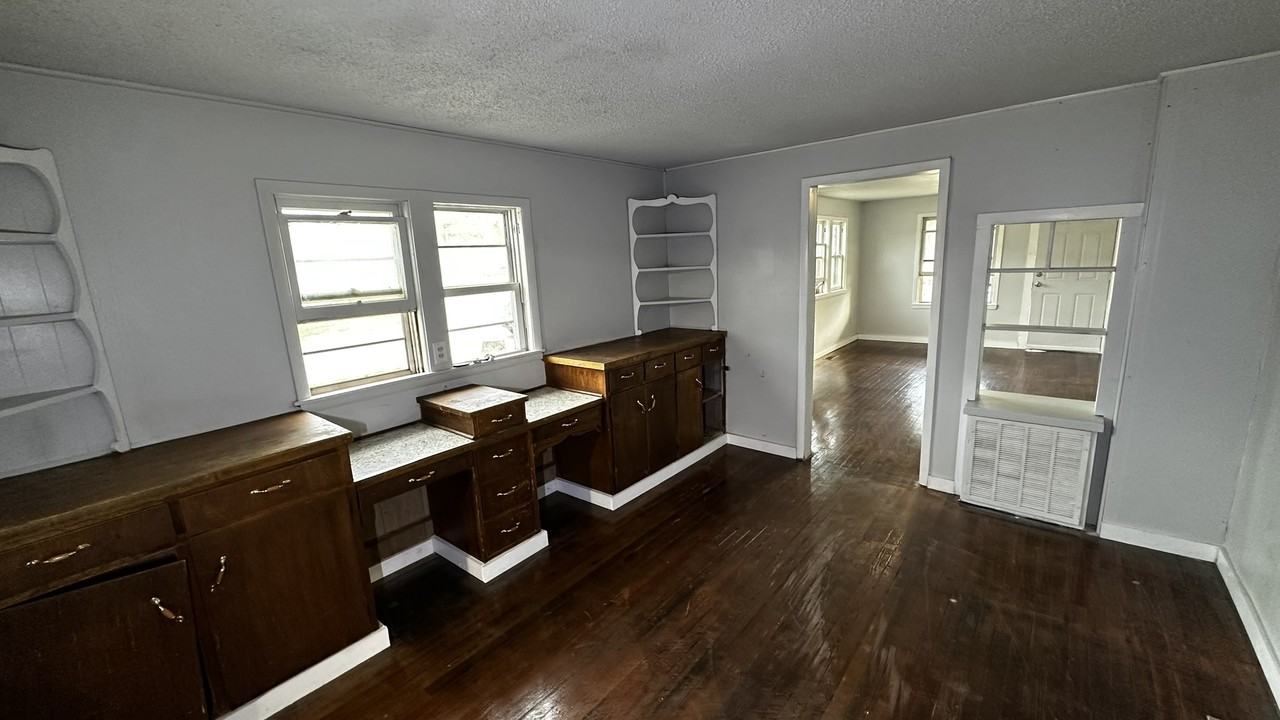 1201 E 8th Ave #1 - Photo 3 of 10