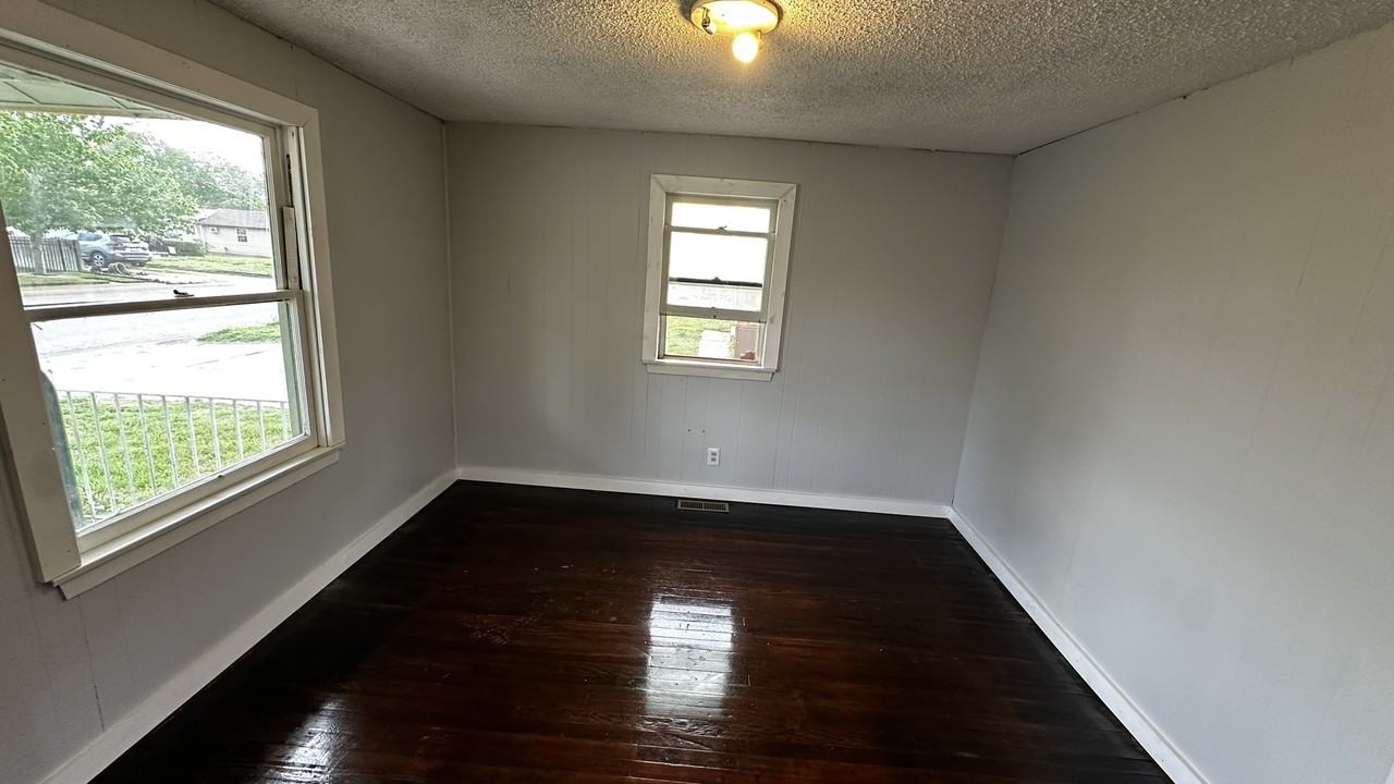 1201 E 8th Ave #1 - Photo 4 of 10