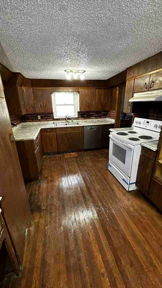 1201 E 8th Ave #1 - Photo 6 of 10