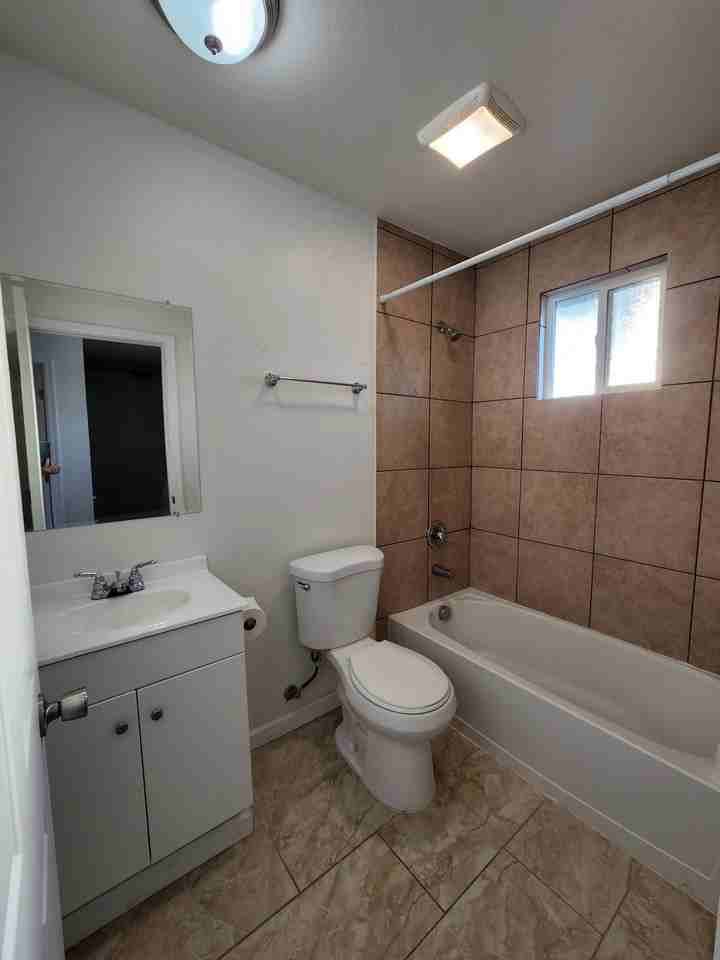 158 Amberidge Dr #1 - Photo 4 of 8