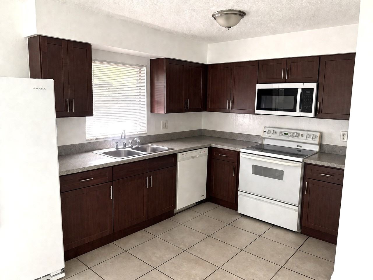 8521 Chinaberry Dr #1 - Photo 2 of 10