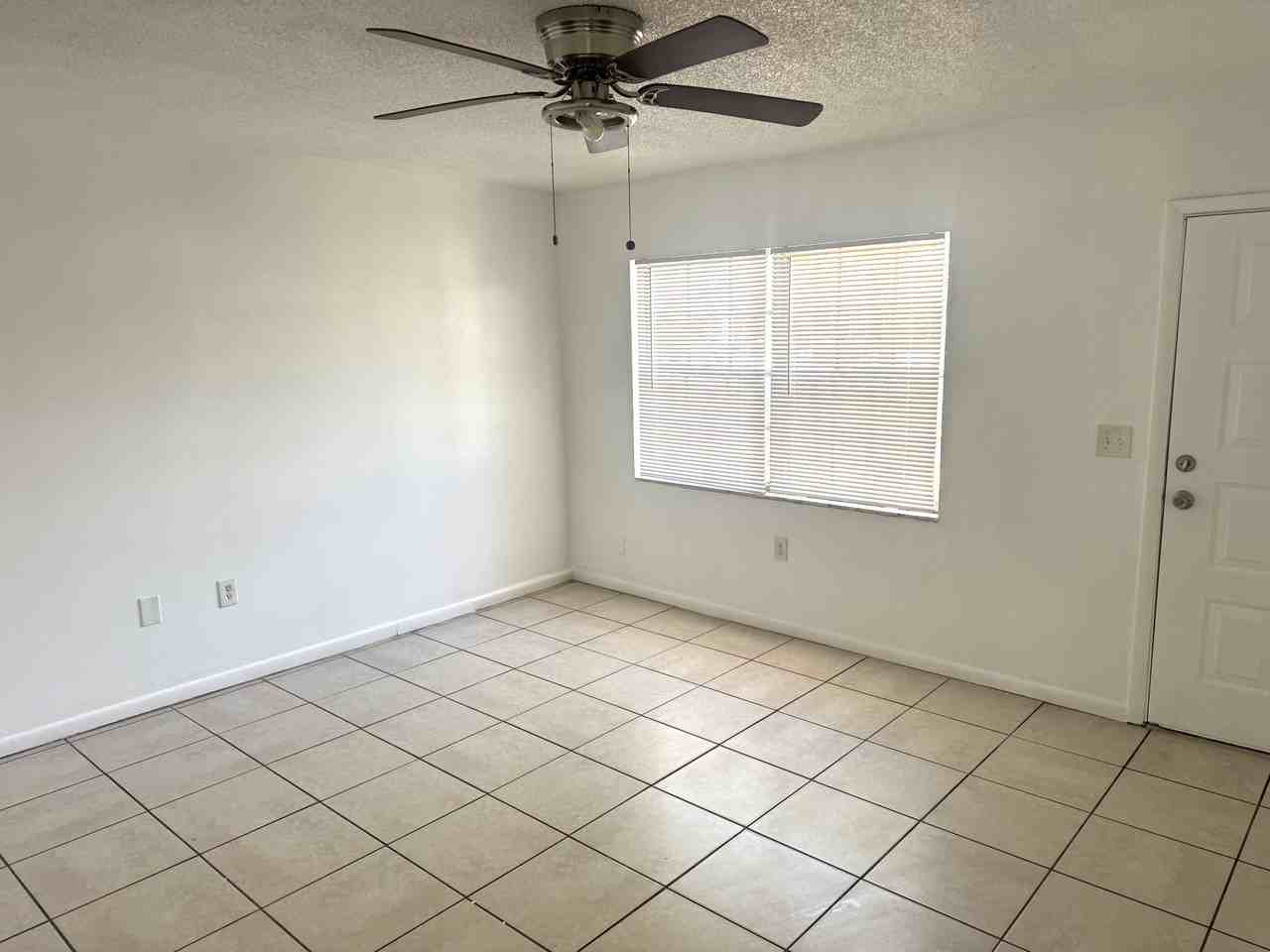 8521 Chinaberry Dr #1 - Photo 5 of 10