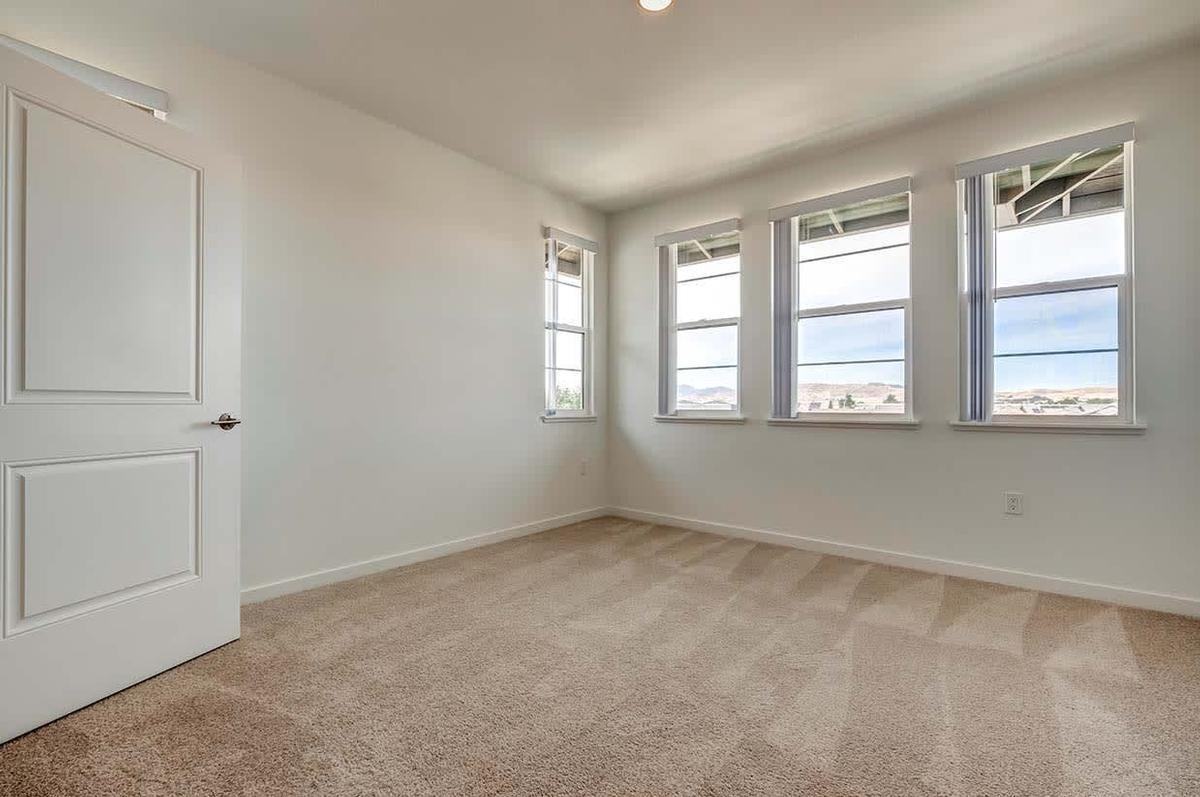 1055 Westwind St - Photo 5 of 26