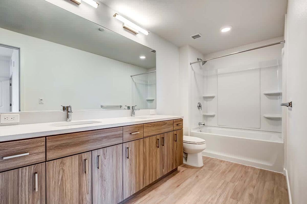 1055 Westwind St - Photo 3 of 26