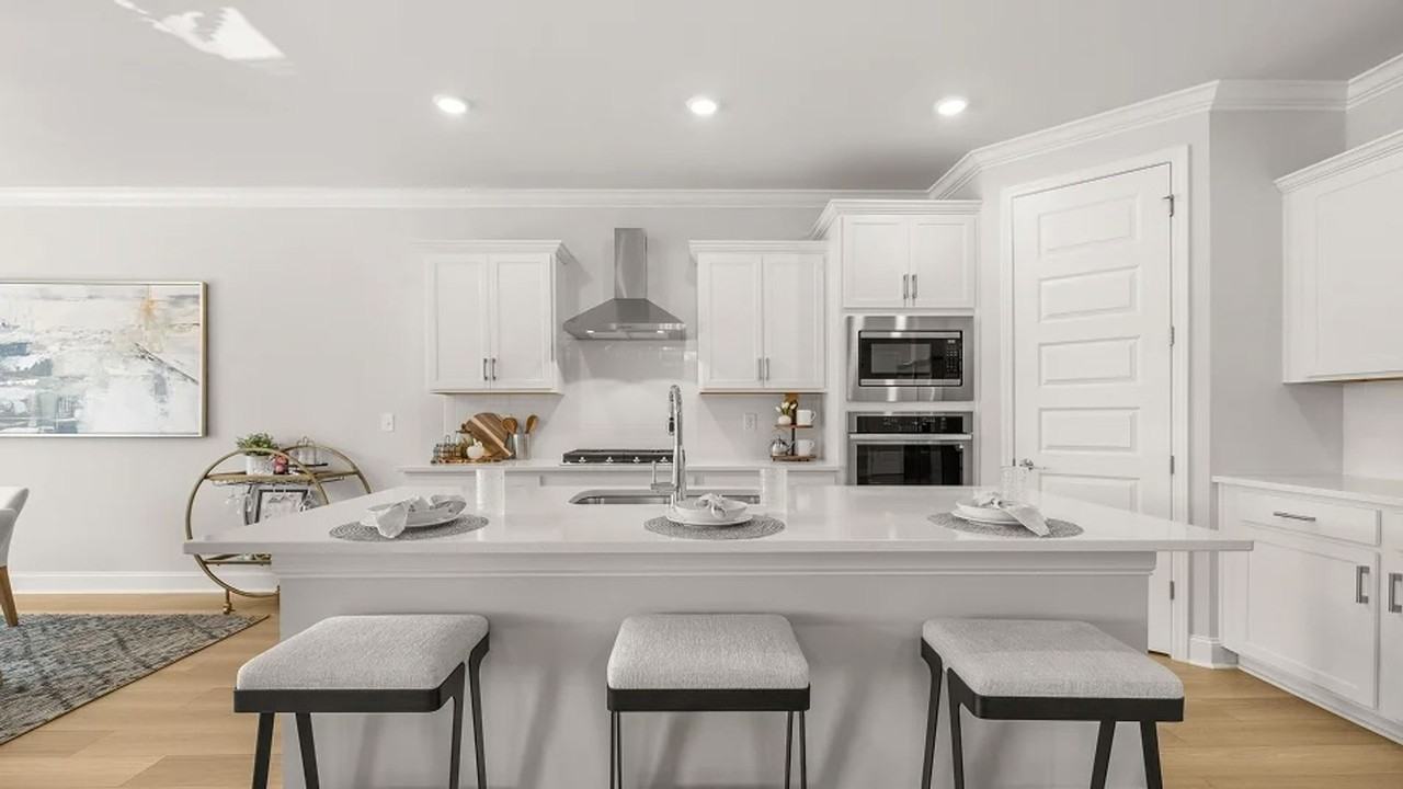 22898 Ansley Dr - Photo 3 of 19
